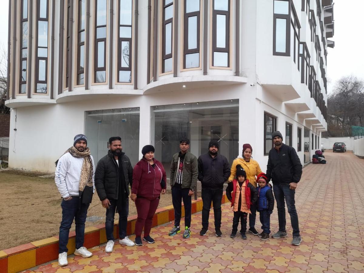 Hotel Zoon Dabb Srinagar Airport Kashmir Esterno foto