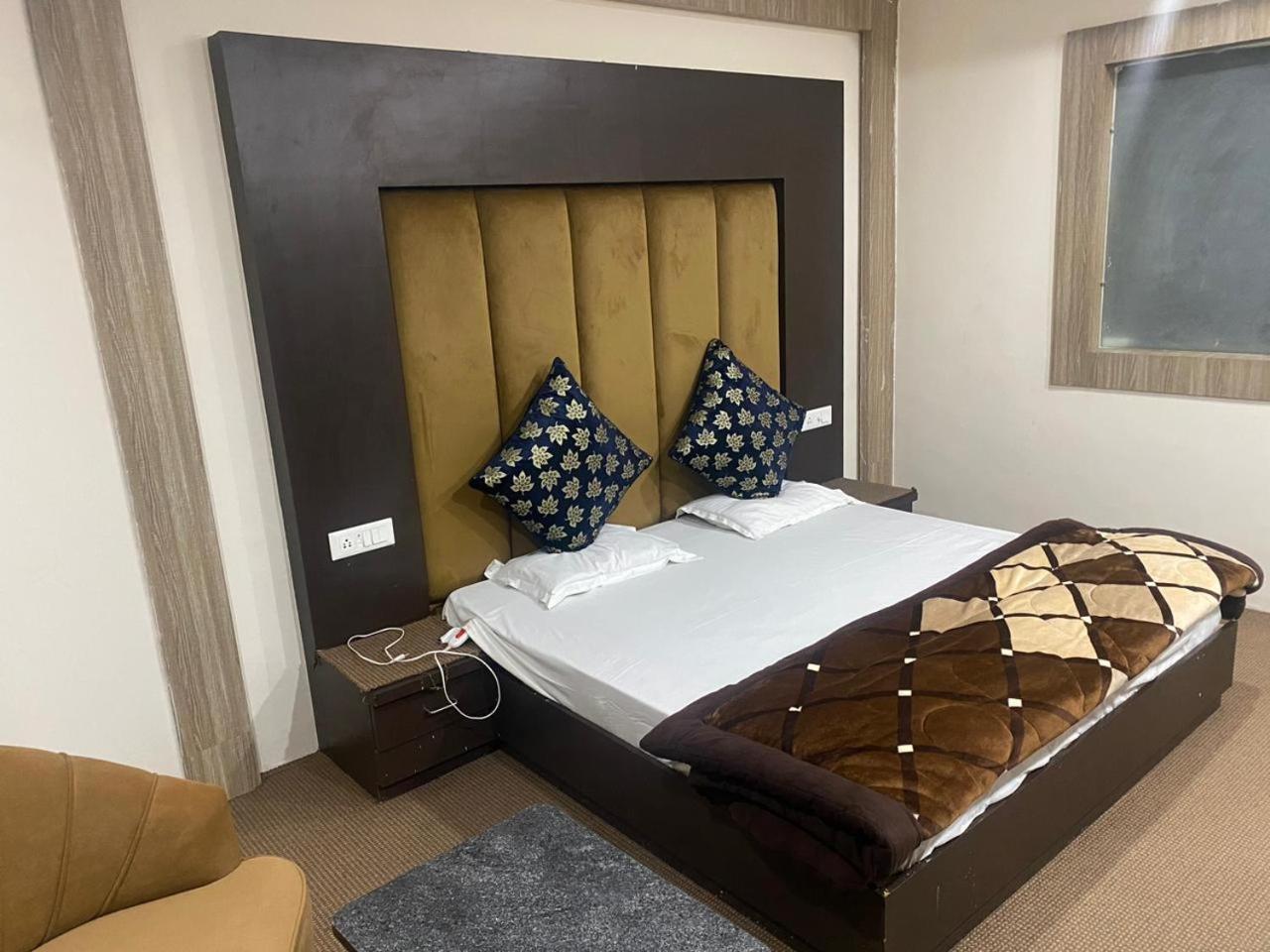 Hotel Zoon Dabb Srinagar Airport Kashmir Esterno foto