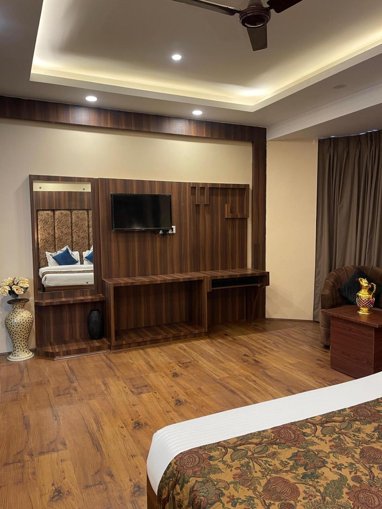 Hotel Zoon Dabb Srinagar Airport Kashmir Esterno foto